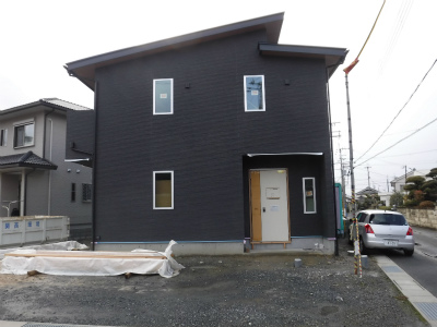 黒の外壁 スッキリかっこいい 和歌山県橋本市の新築 リフォーム 丸石木材住宅 014スタイル 木ごこちのいえ