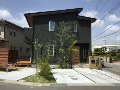 いよいよ完成 雑木の庭 お手製ウッドフェンス 快適 プライベートガーデン 和歌山県橋本市の新築 リフォーム 丸石木材住宅 014スタイル 木ごこちのいえ